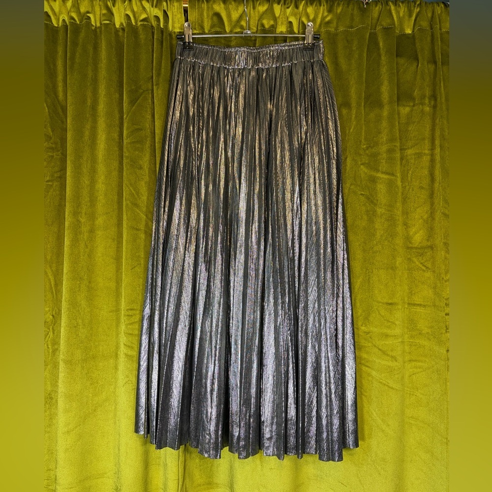 Molly Bracken Pleated Metallic Gunmetal Silver Midi Skirt. Size Small Retail $80 - Picture 4 of 10